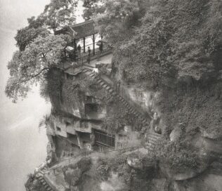 Le-Shan, Sichuan, China by Lois Conner